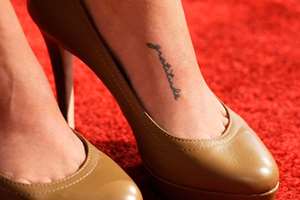 The actress has a tattoo on her left foot, which reads 'gratitude' The actress has a tattoo on her left foot, which reads 'gratitude'.
